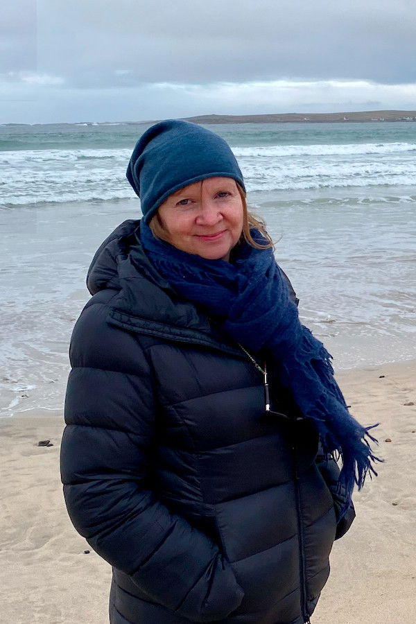 Neasa Ní Chianáin backdrop