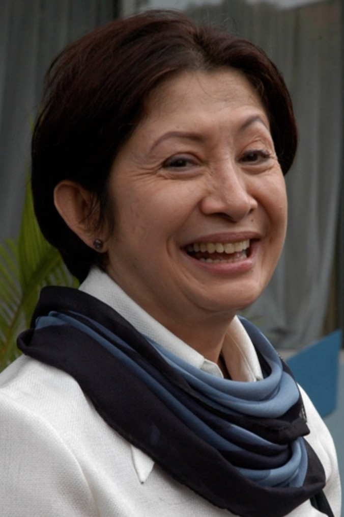 Niniek L. Karim backdrop