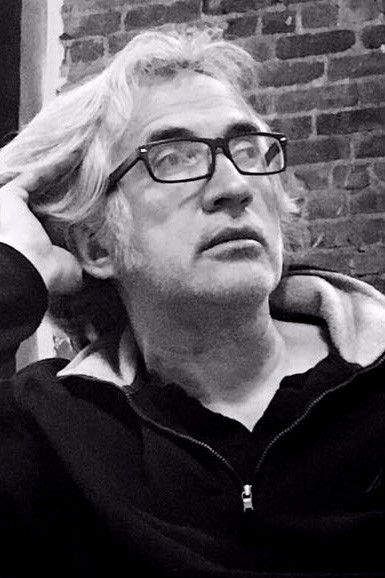 Víctor Arregui backdrop