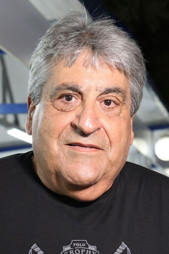 Markos Lezes backdrop