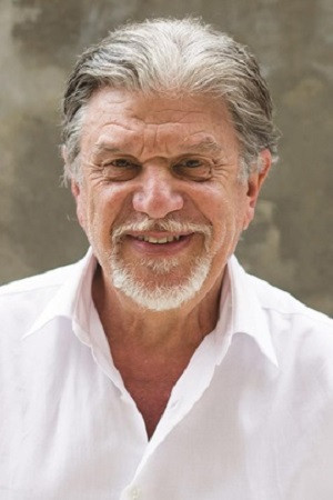 Giannis Vouros backdrop