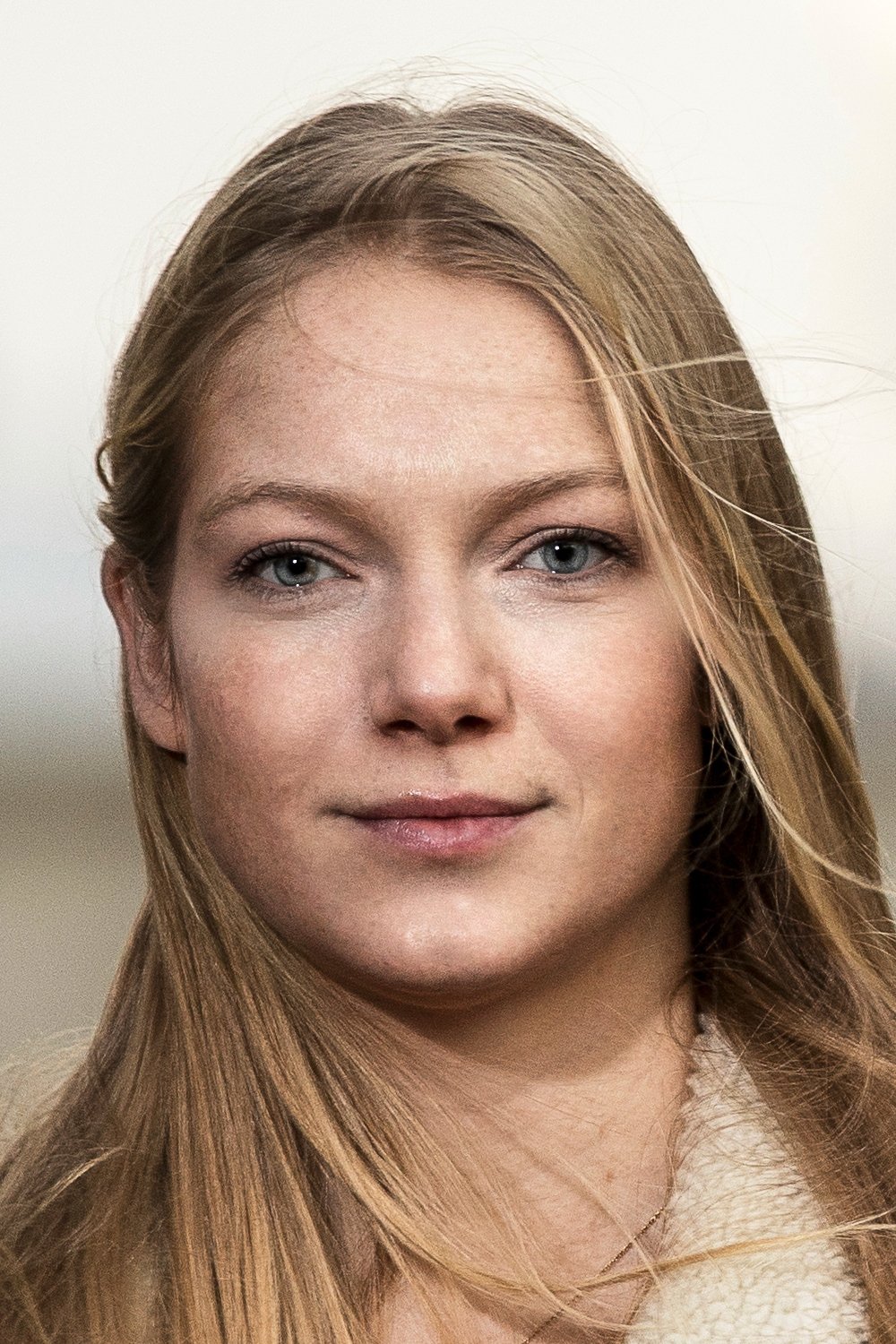 Saga Garðarsdóttir backdrop