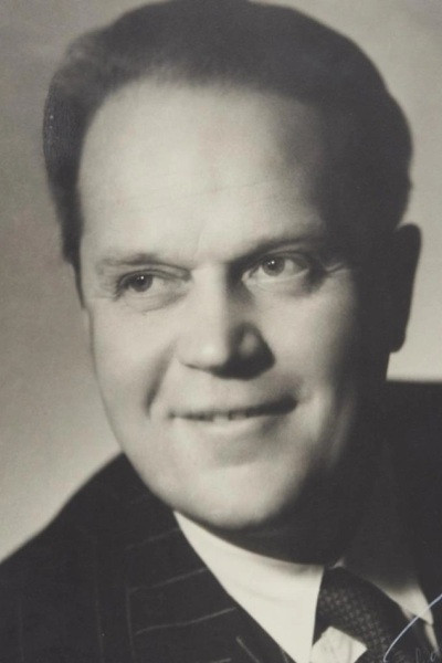 Eino Hyyrynen backdrop