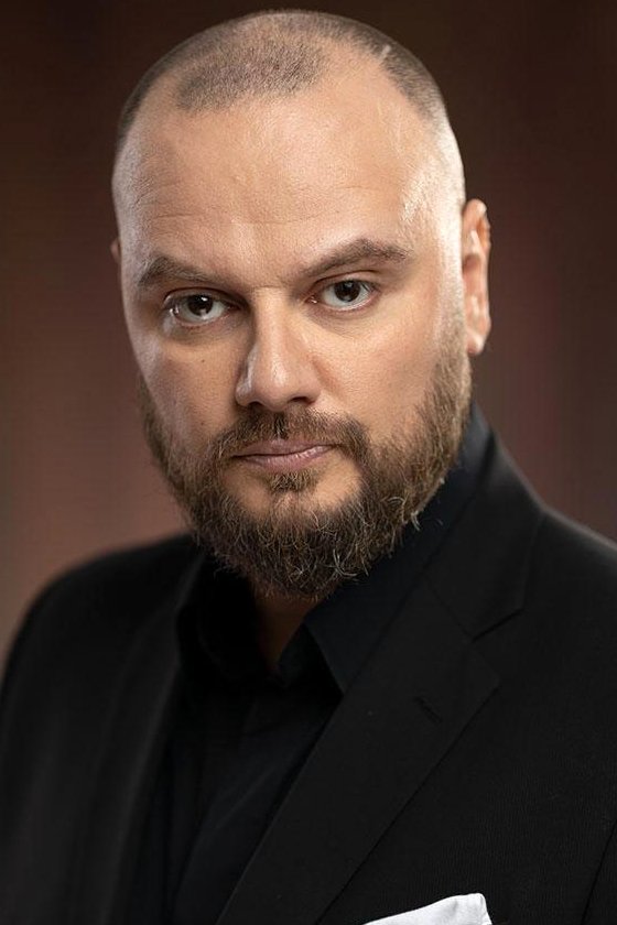 Raresh DiMofte backdrop