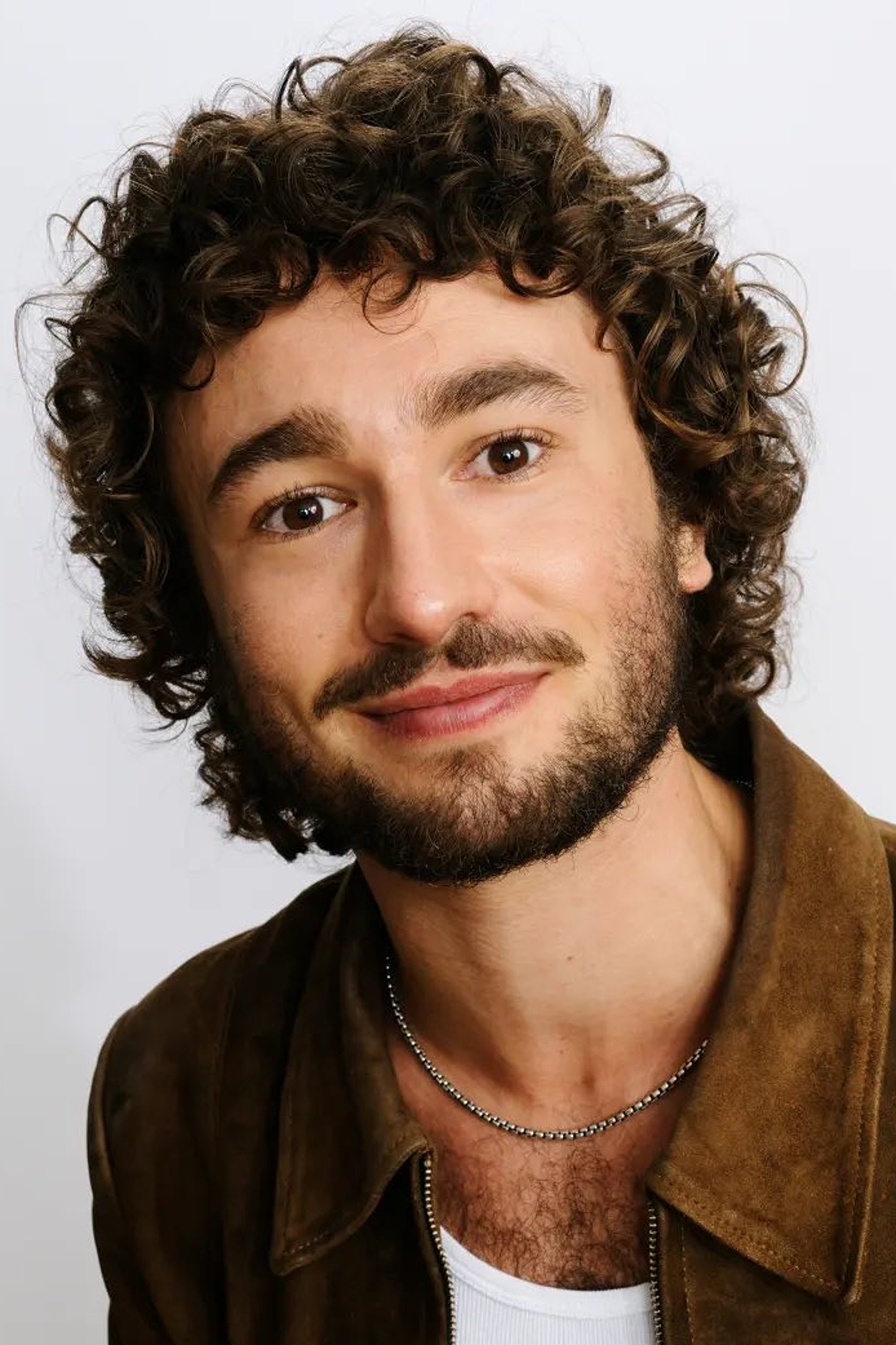 Gabriel LaBelle backdrop