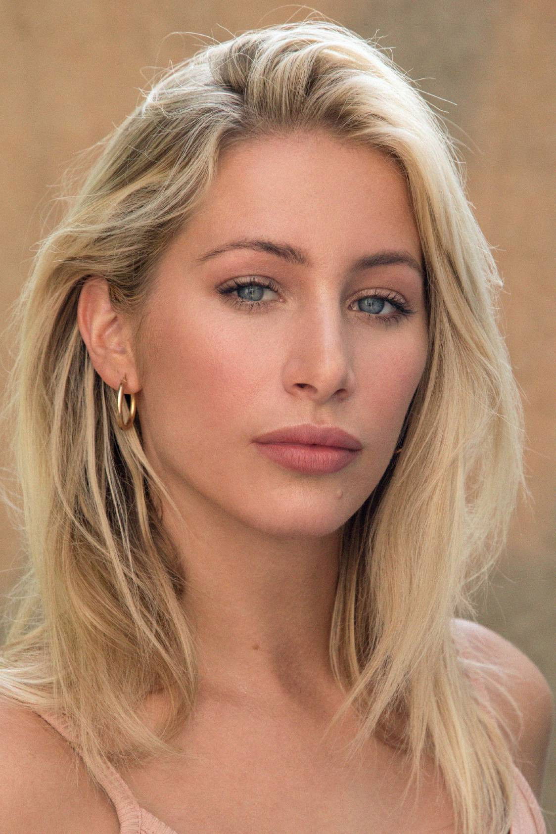 Simone Wasserman backdrop