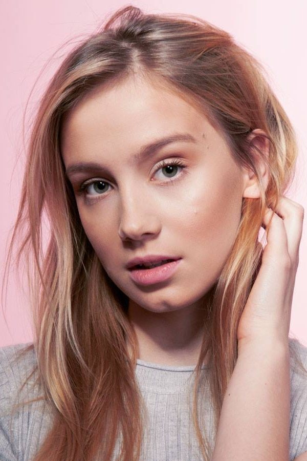 Anna Kadeřávková backdrop