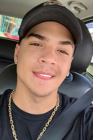 Lucas Santos backdrop