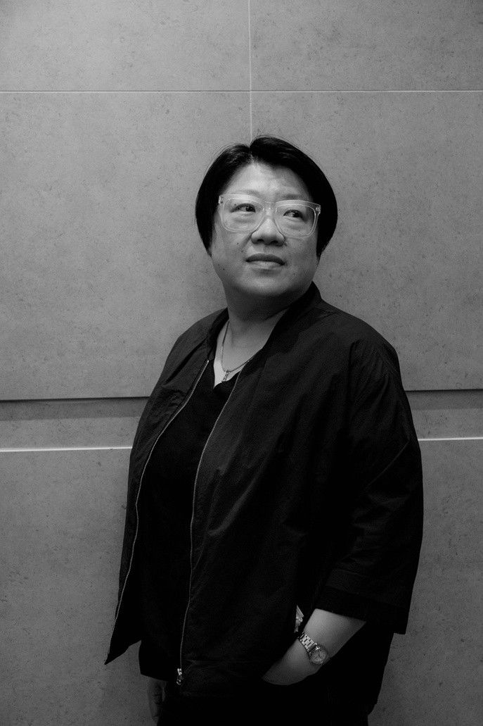 Kim Hee-jung backdrop