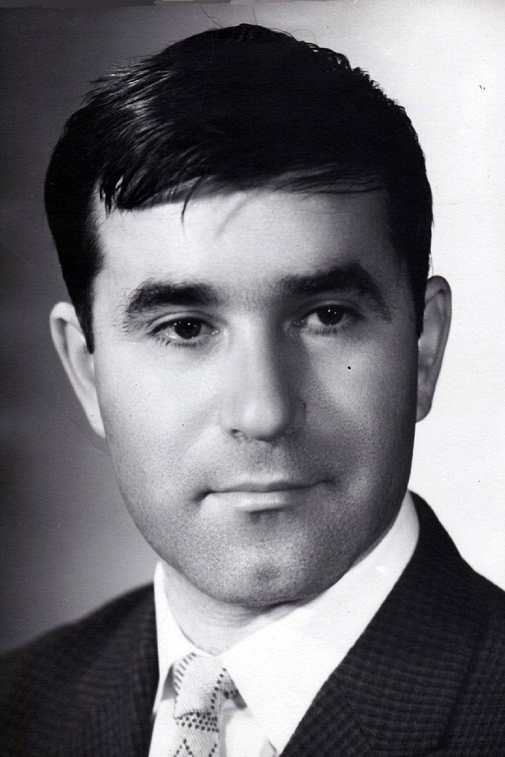 Vitali Aksyonov backdrop