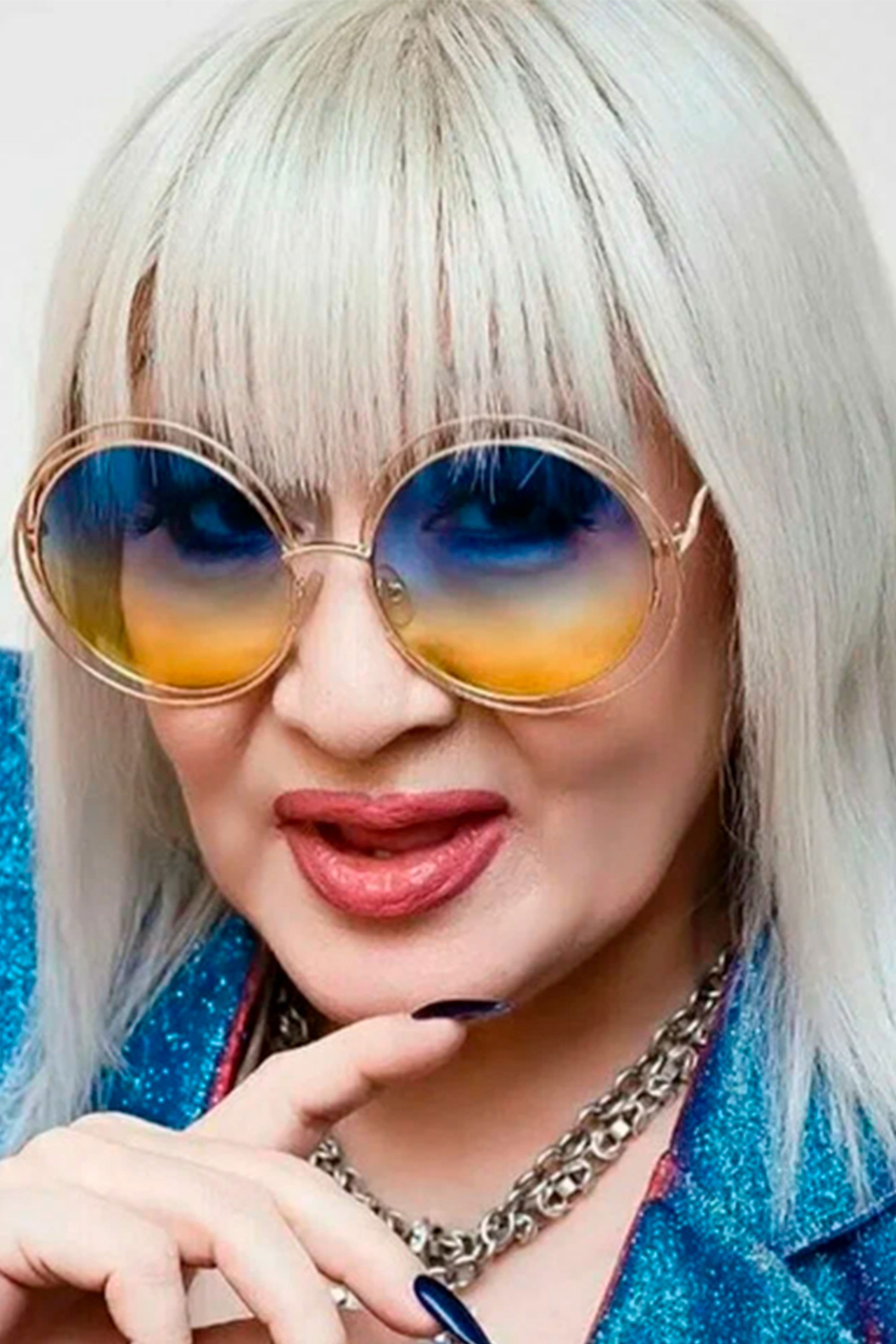 Aizhan Nurmagambetova backdrop