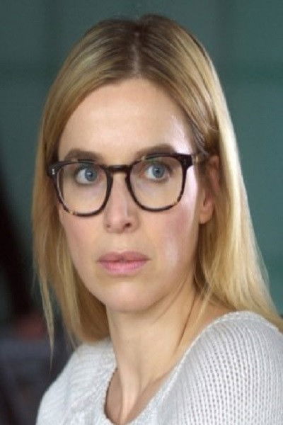 Vivian Verkooy-Puppe backdrop