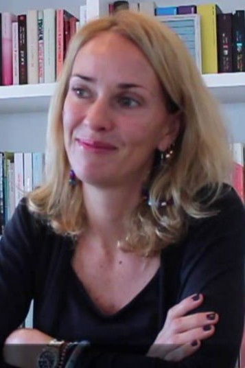 Valentina Mari backdrop