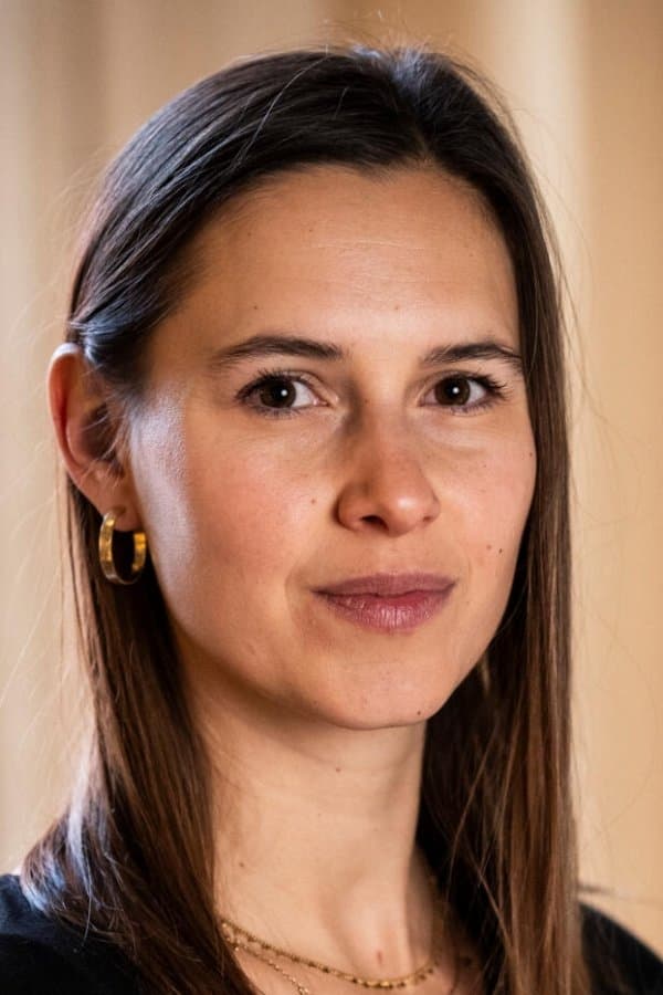 Sara Isabella Jønsson → Sara Izabela Jënson backdrop