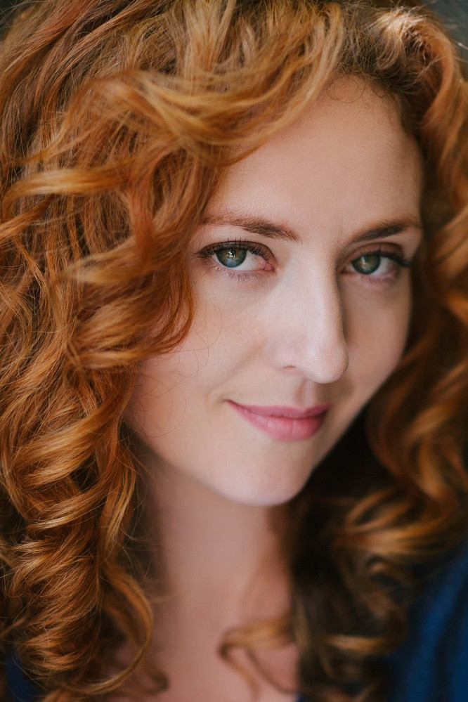 Jasmin Certoma backdrop