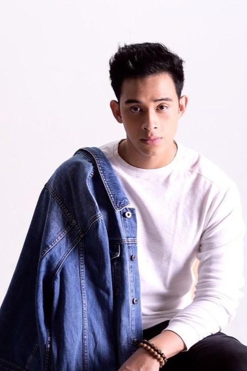 Diego Loyzaga backdrop