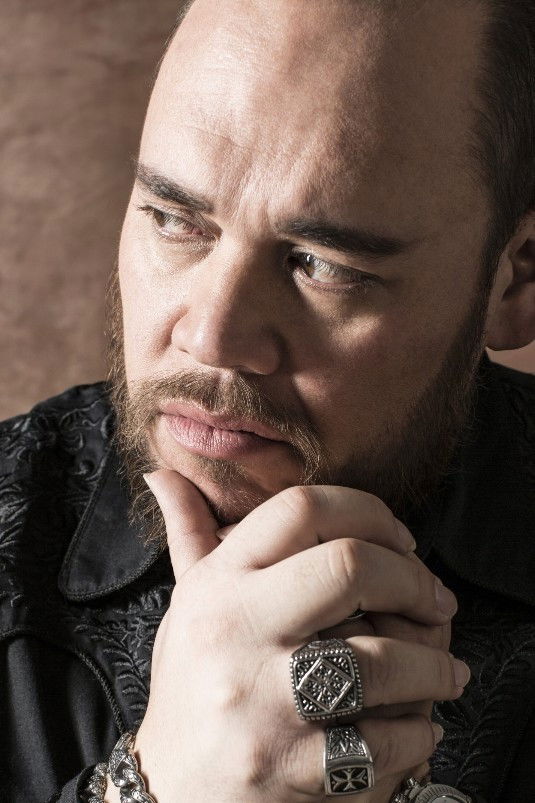 Quinn Kelsey backdrop