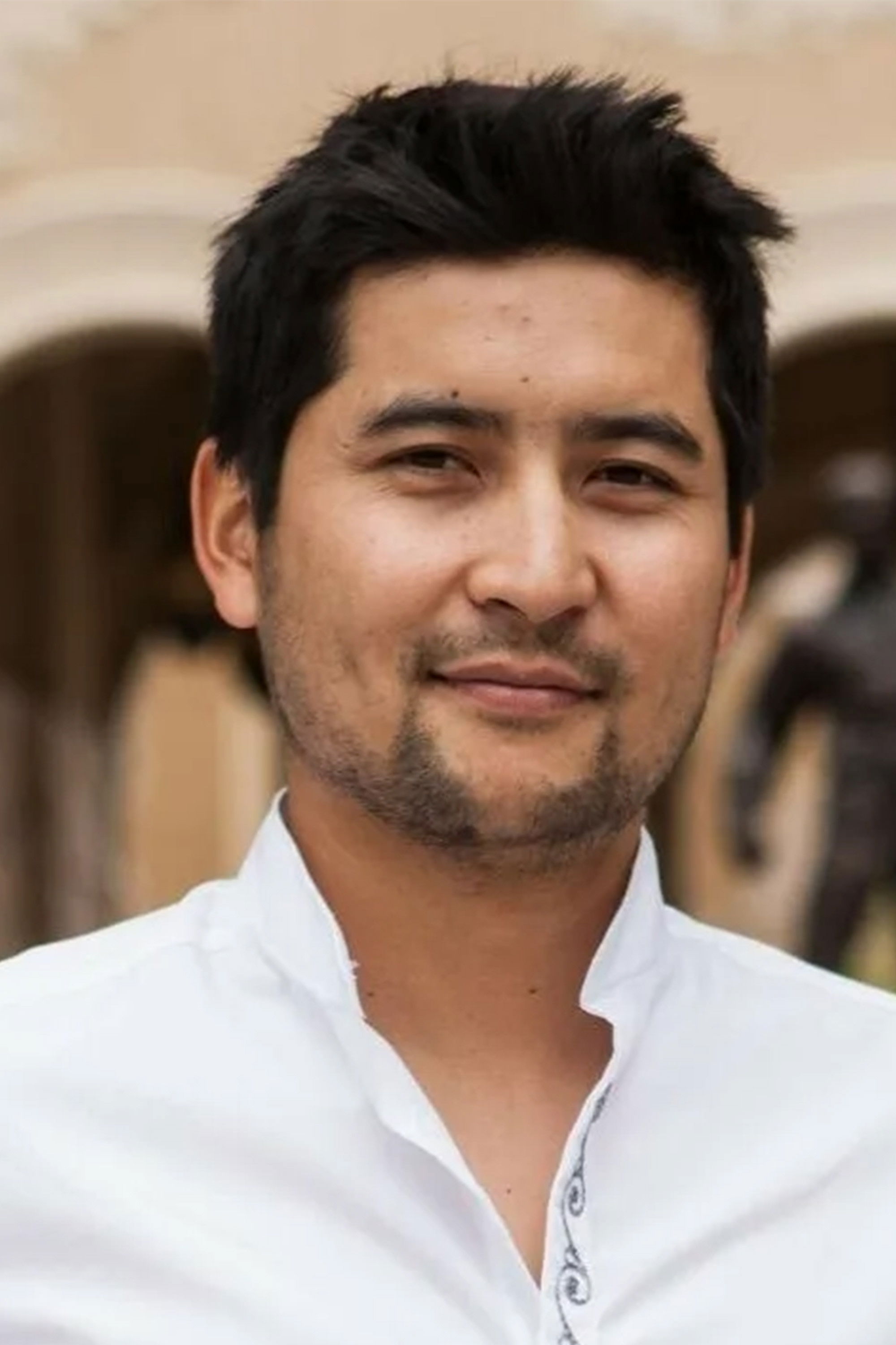 Ruslan Akun backdrop