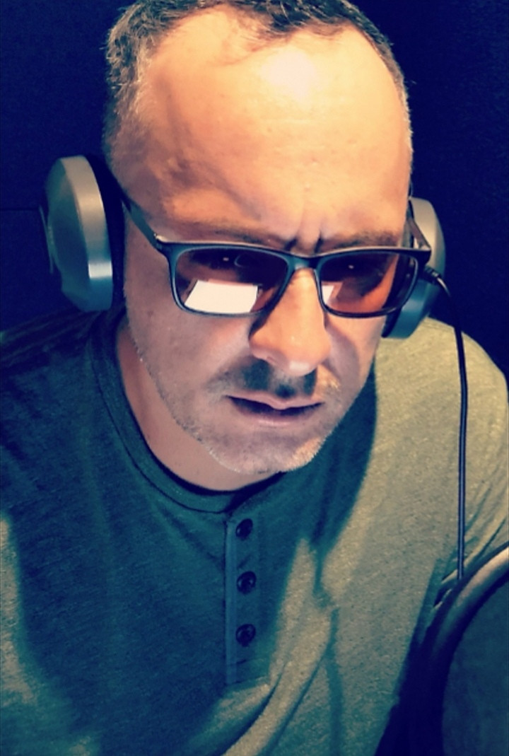 Ricardo Tejedo backdrop