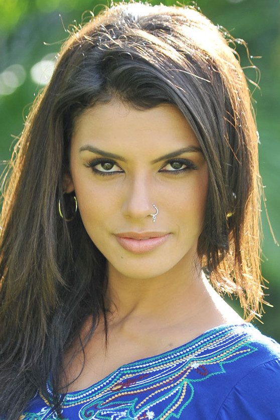 Gabriela Bertante backdrop