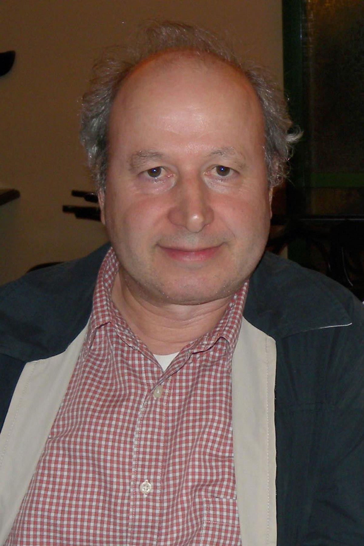 Nesli Çölgeçen backdrop