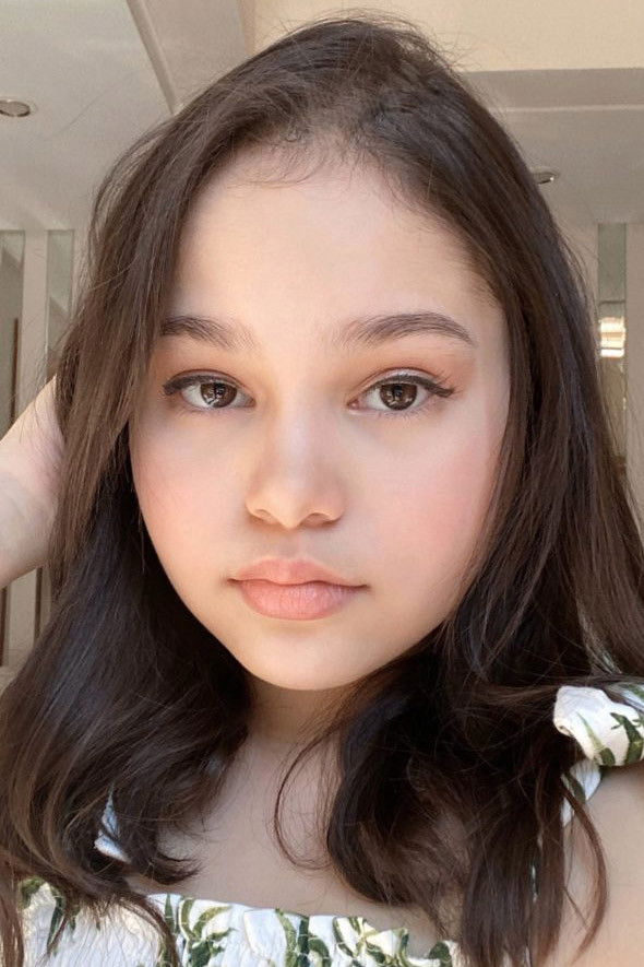 Mona Louise Rey backdrop