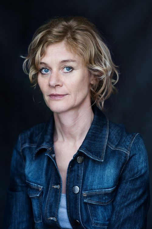 Hanna Scheuring backdrop