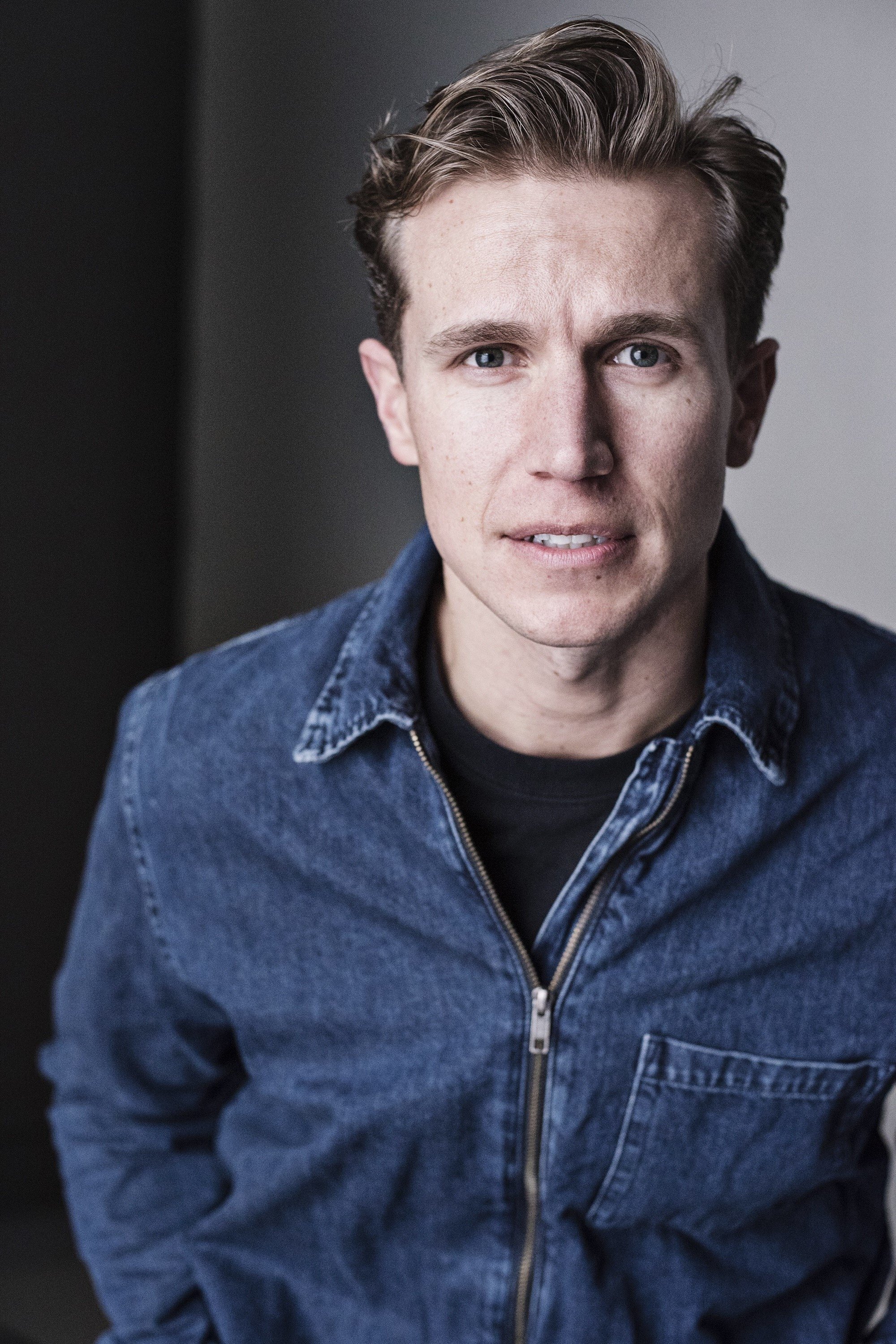 Daniel Attwell backdrop