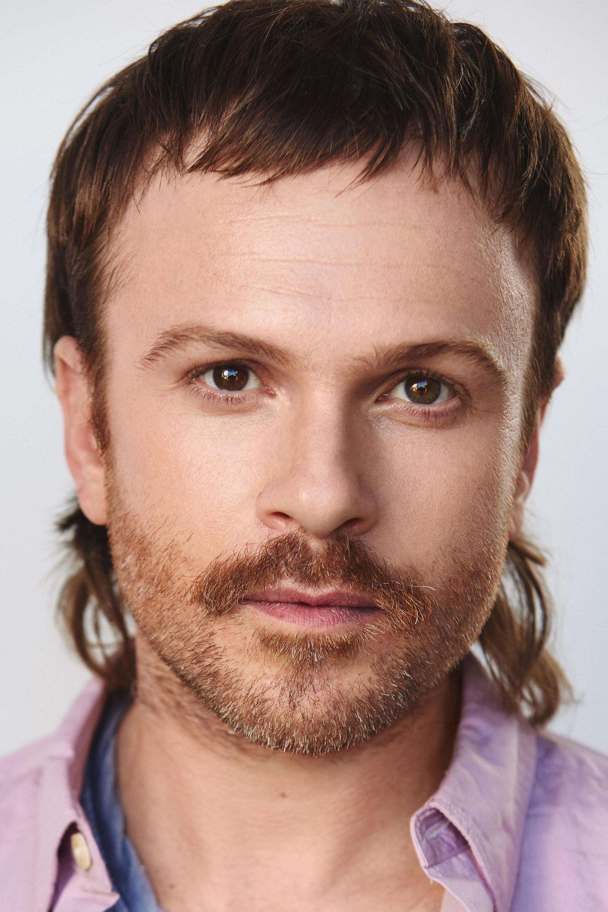 Christopher Mowod backdrop