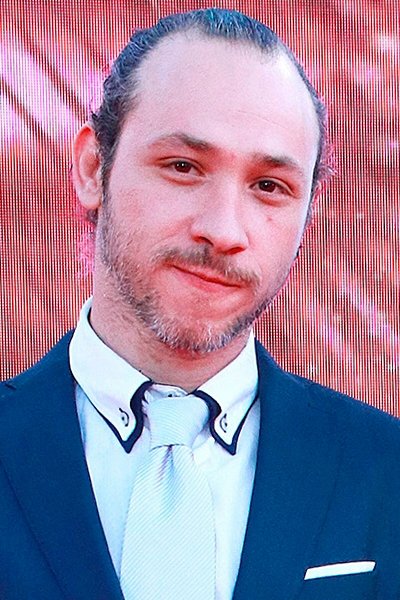 Nicolás Bosman backdrop