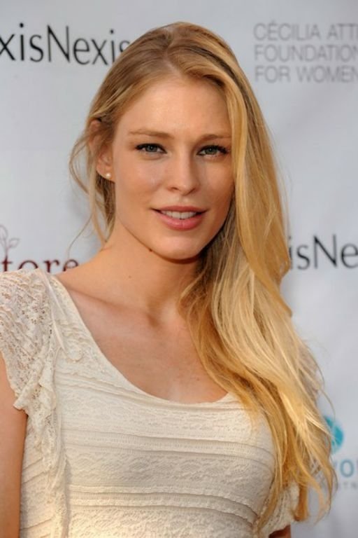 Cynthia Kirchner backdrop