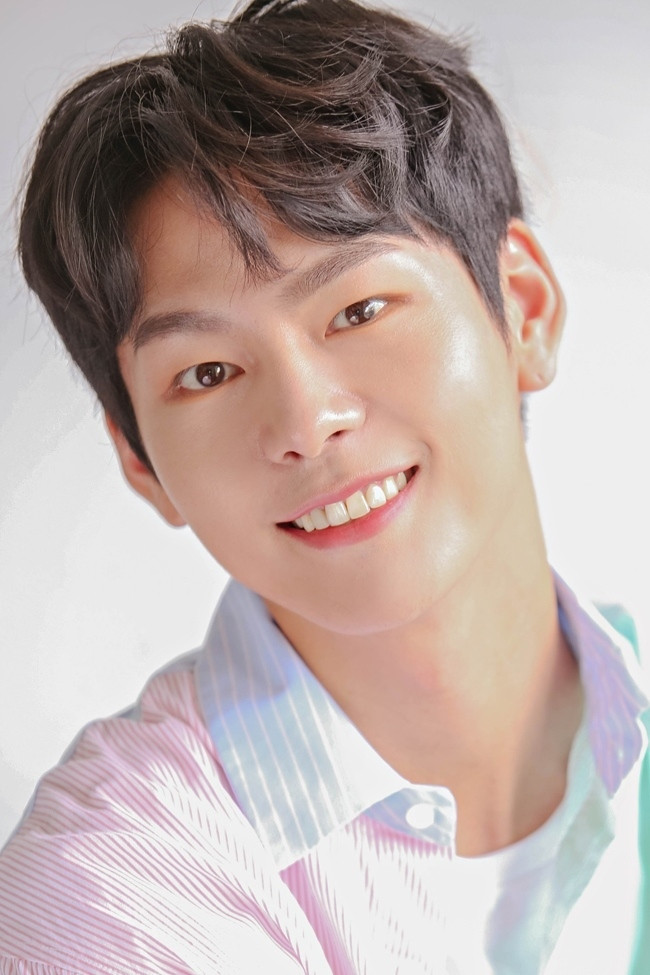 Park Sun-ho backdrop