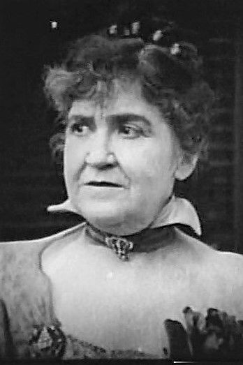 Laura La Varnie backdrop