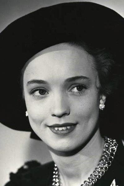 Kirsten Ralov backdrop