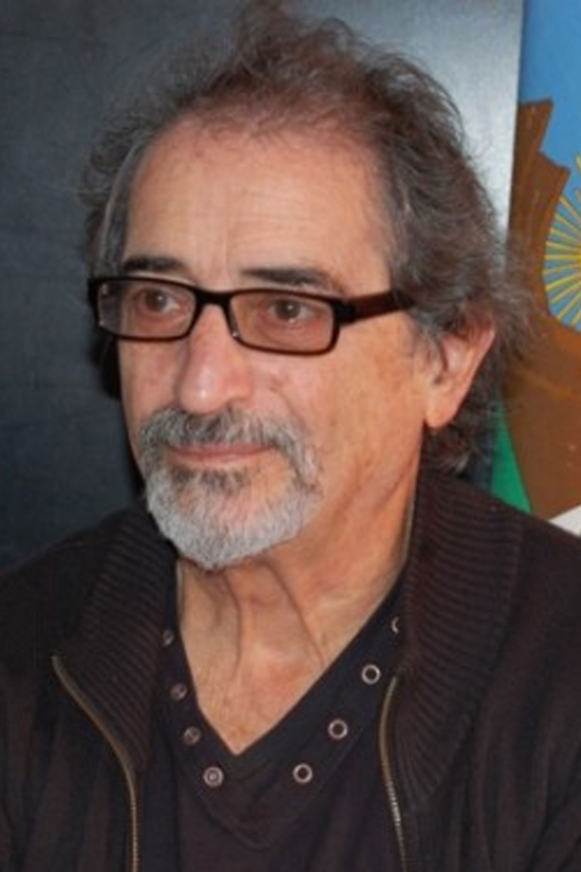 Bebe Kamín backdrop