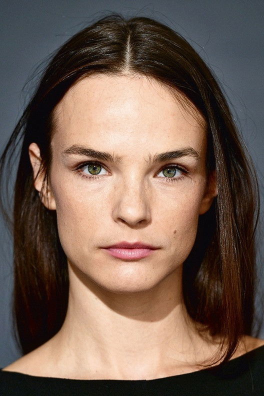 Tina Vrbnjak backdrop