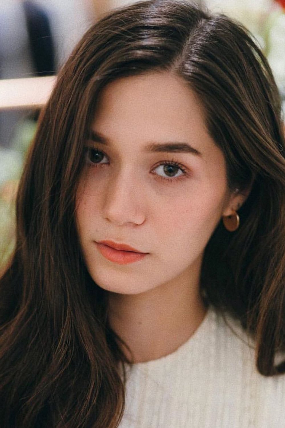 Violette Wautier → Violet Uatier backdrop