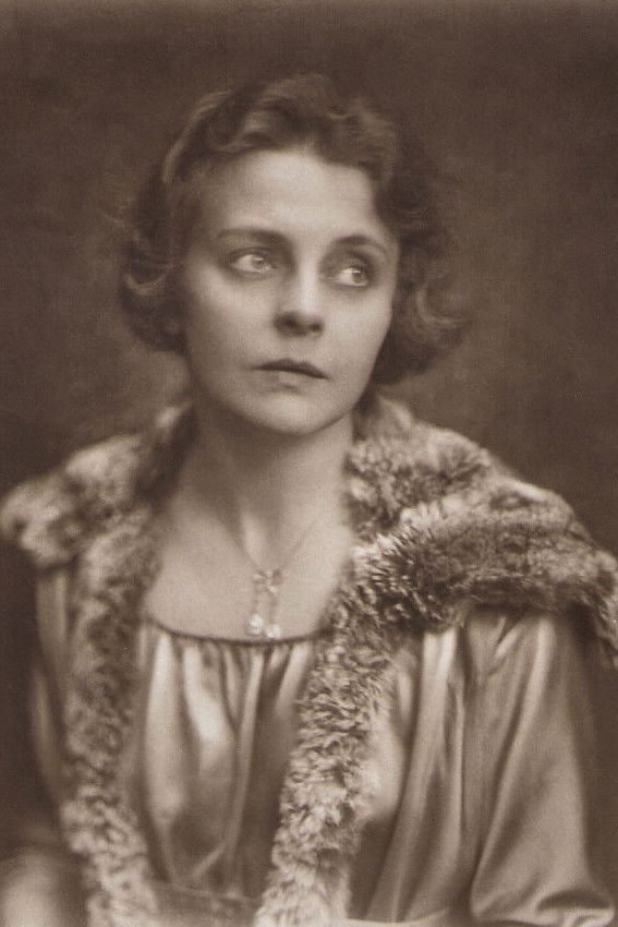 Stella Harf backdrop