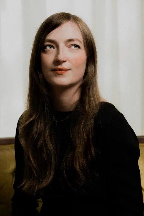 Anna Seregina backdrop