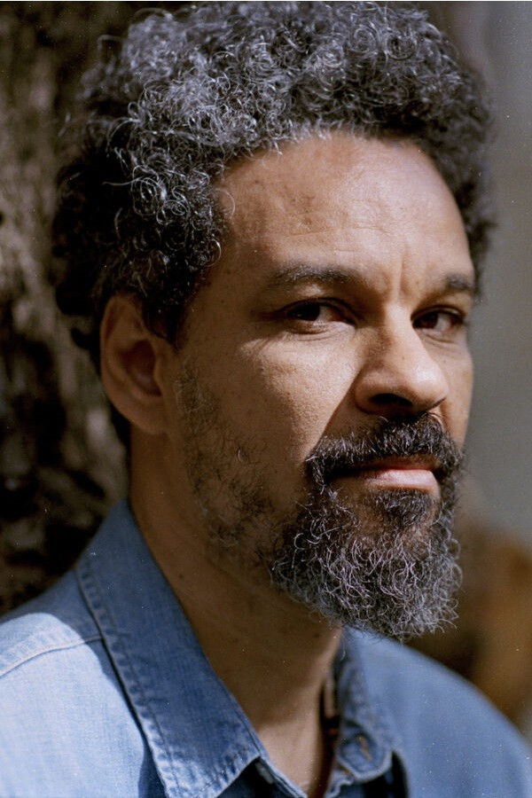 Quito Ribeiro backdrop