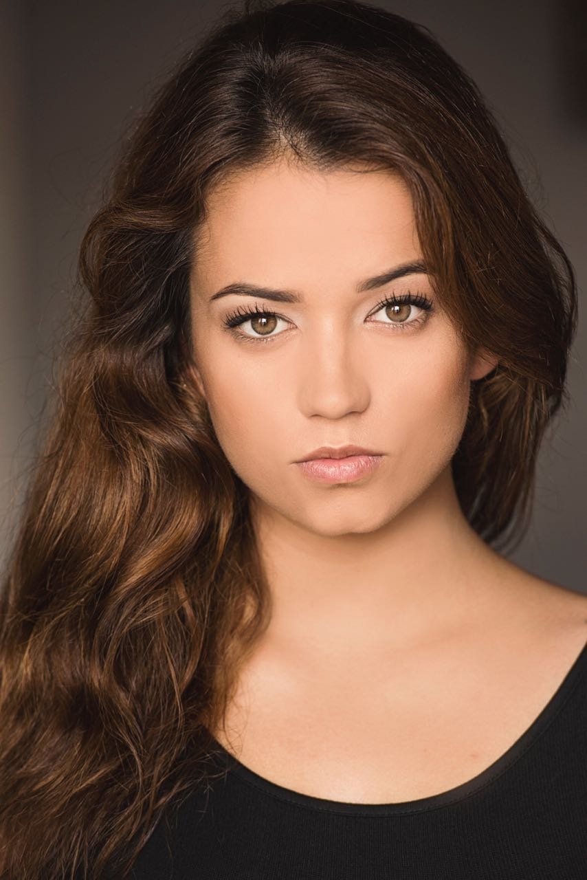 Júlia Creus backdrop