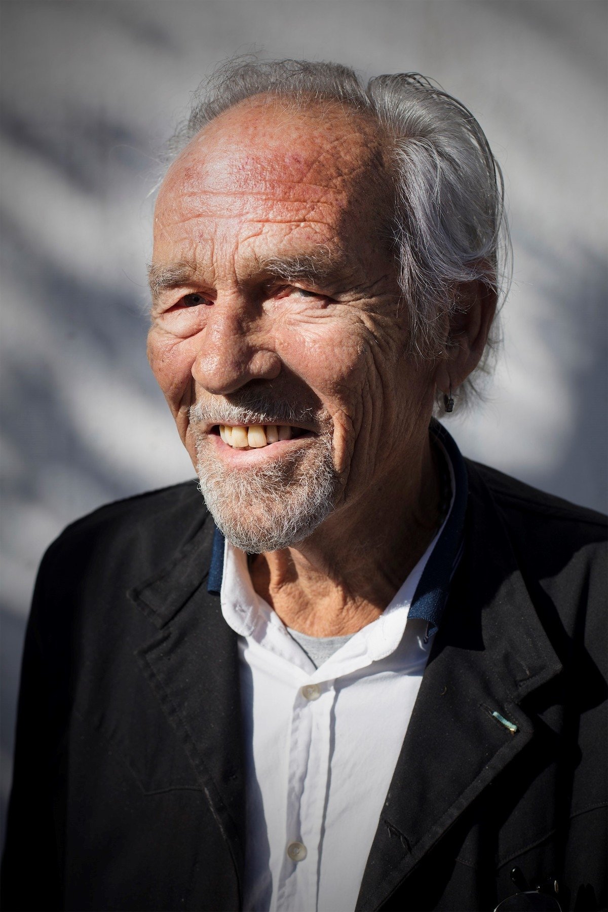 Roberto Plate backdrop