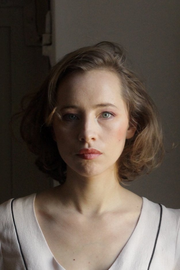 Isild Le Besco backdrop