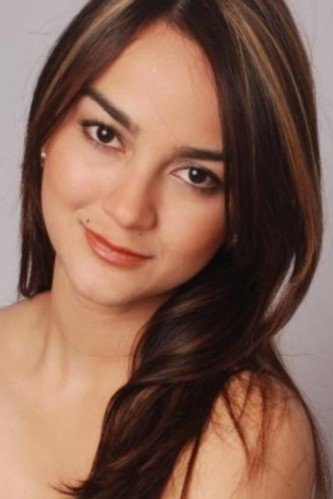 Yiniva Cardenas backdrop