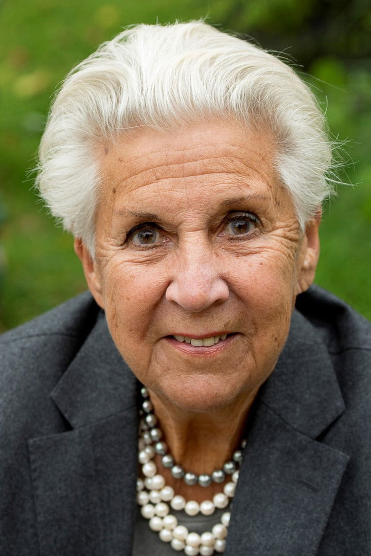 Kjerstin Dellert backdrop