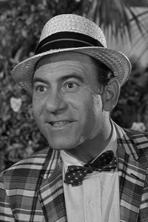 Louis Quinn backdrop