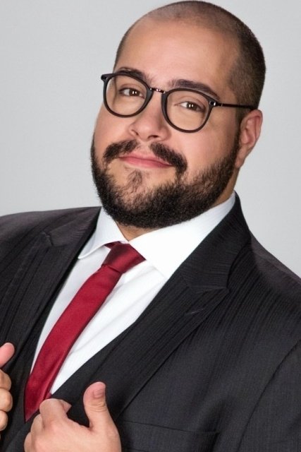 Tiago Abravanel backdrop