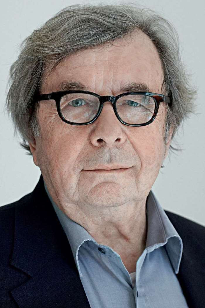 Hellmuth Karasek backdrop