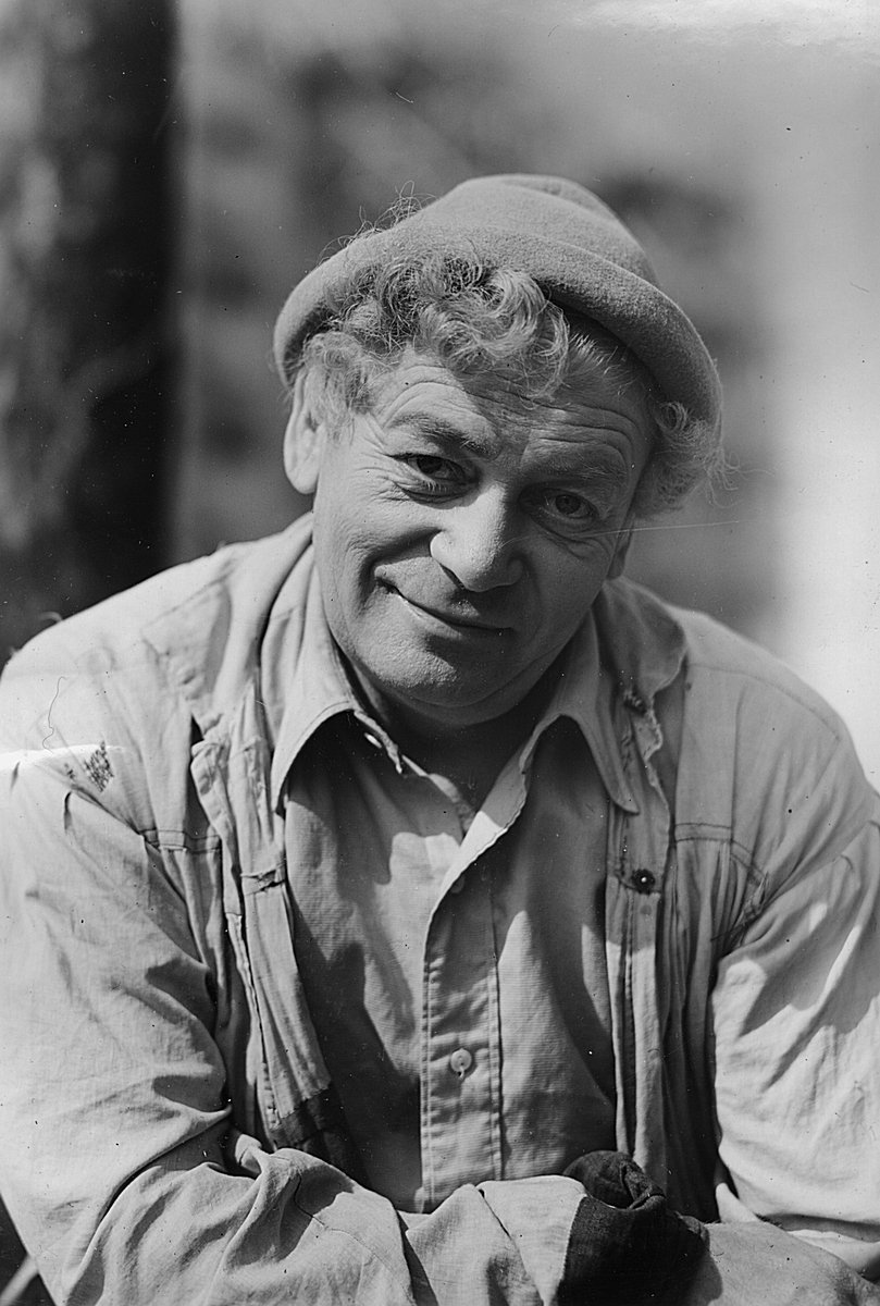 Aku Korhonen backdrop