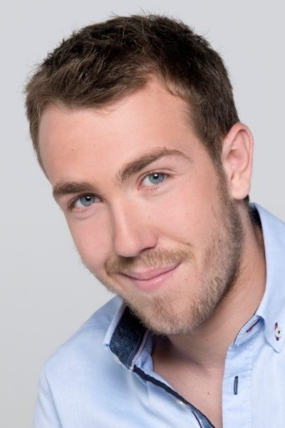 Théo Bertrand backdrop